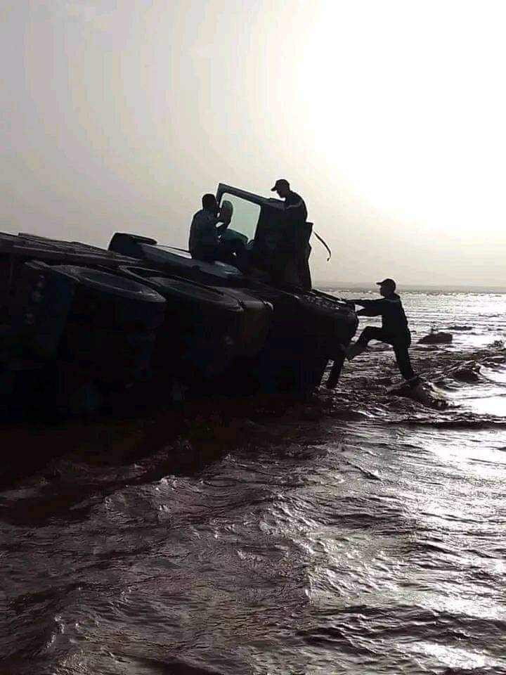 الفلكي الشوافي :  إنقلاب خمس شاحنات .... الحماية المدنية تنقذ اربعة أشخاص.