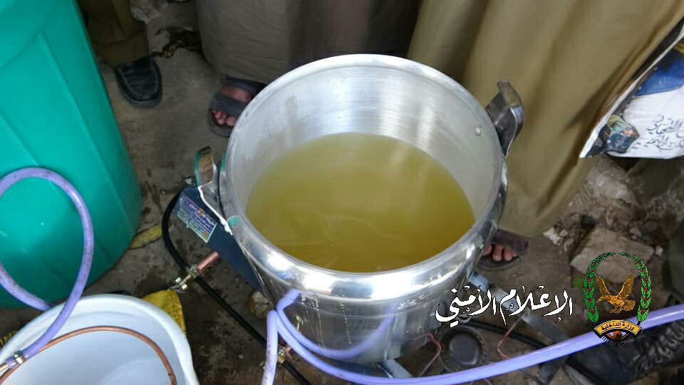 شاهد بالصور .. شرطة إب تضبط معملا لتصنيع الخمر ..